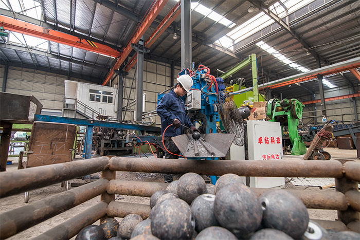 和平网架配件-螺栓球加工车间